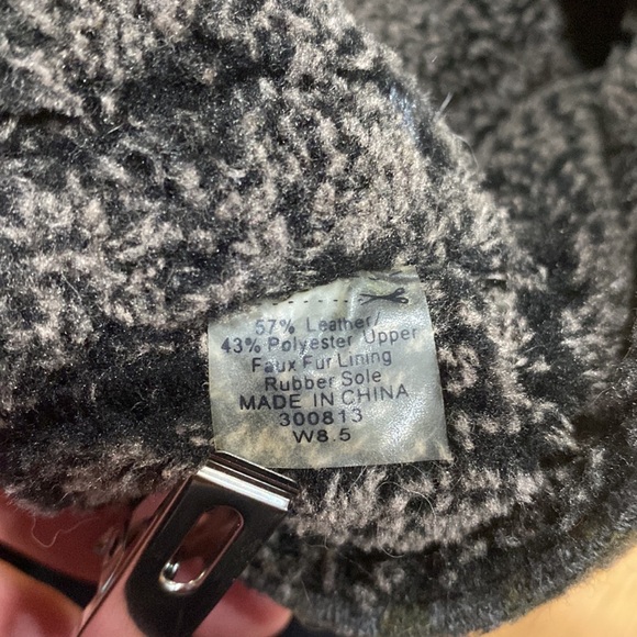 TOMS Southwest Moccasin Boots - Picture 7 of 10